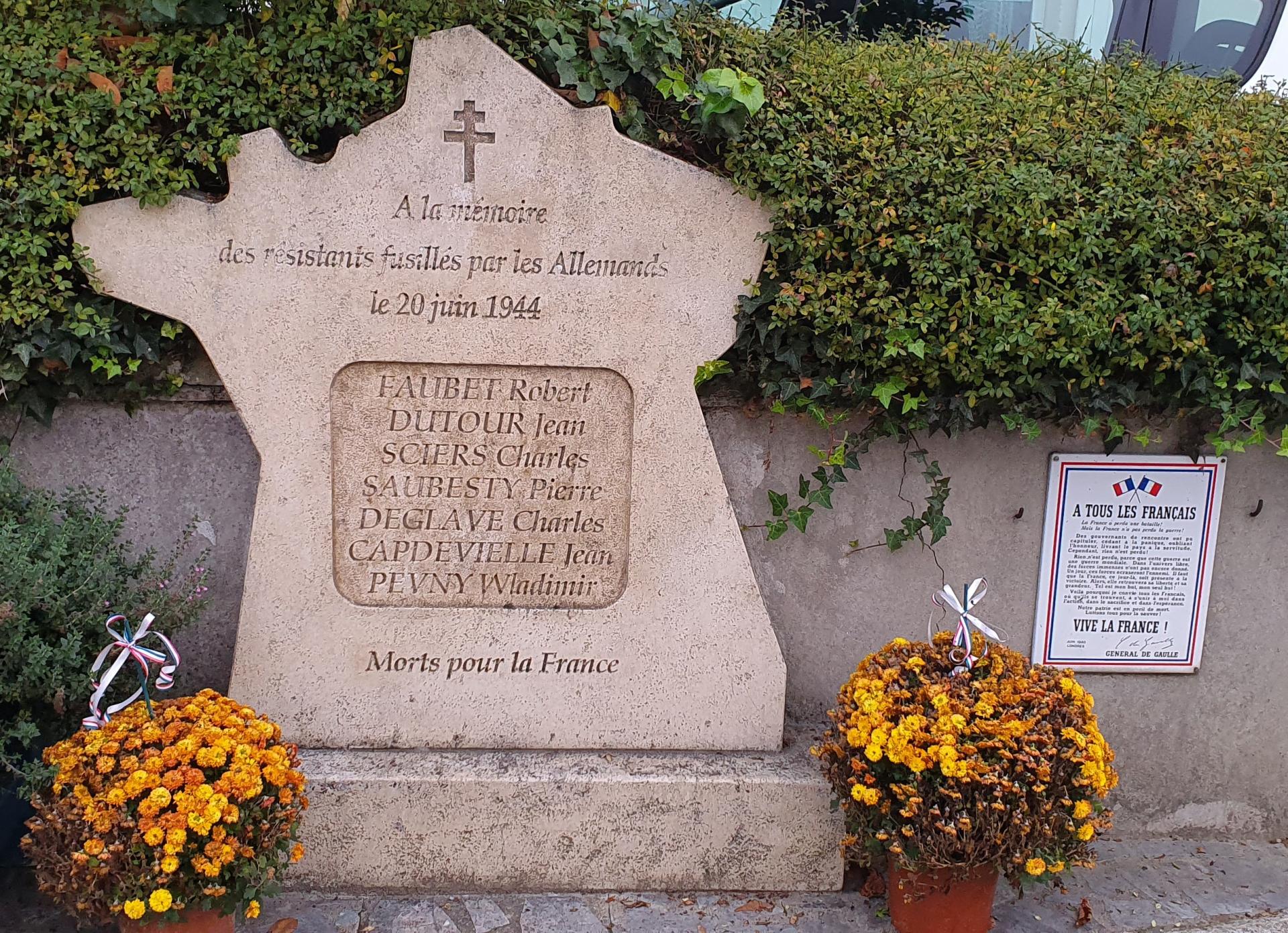 Stèle à Nérac - photo K. Senez
