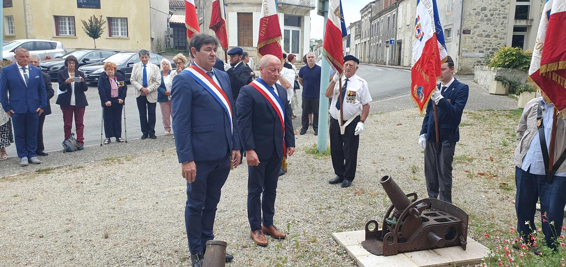 Au Lavoir à Sos, dépôt de gerbe Sénateur et Maire