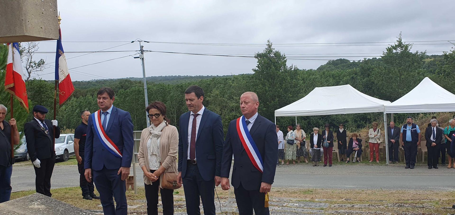 Dépôt de gerbe par les Autorités
