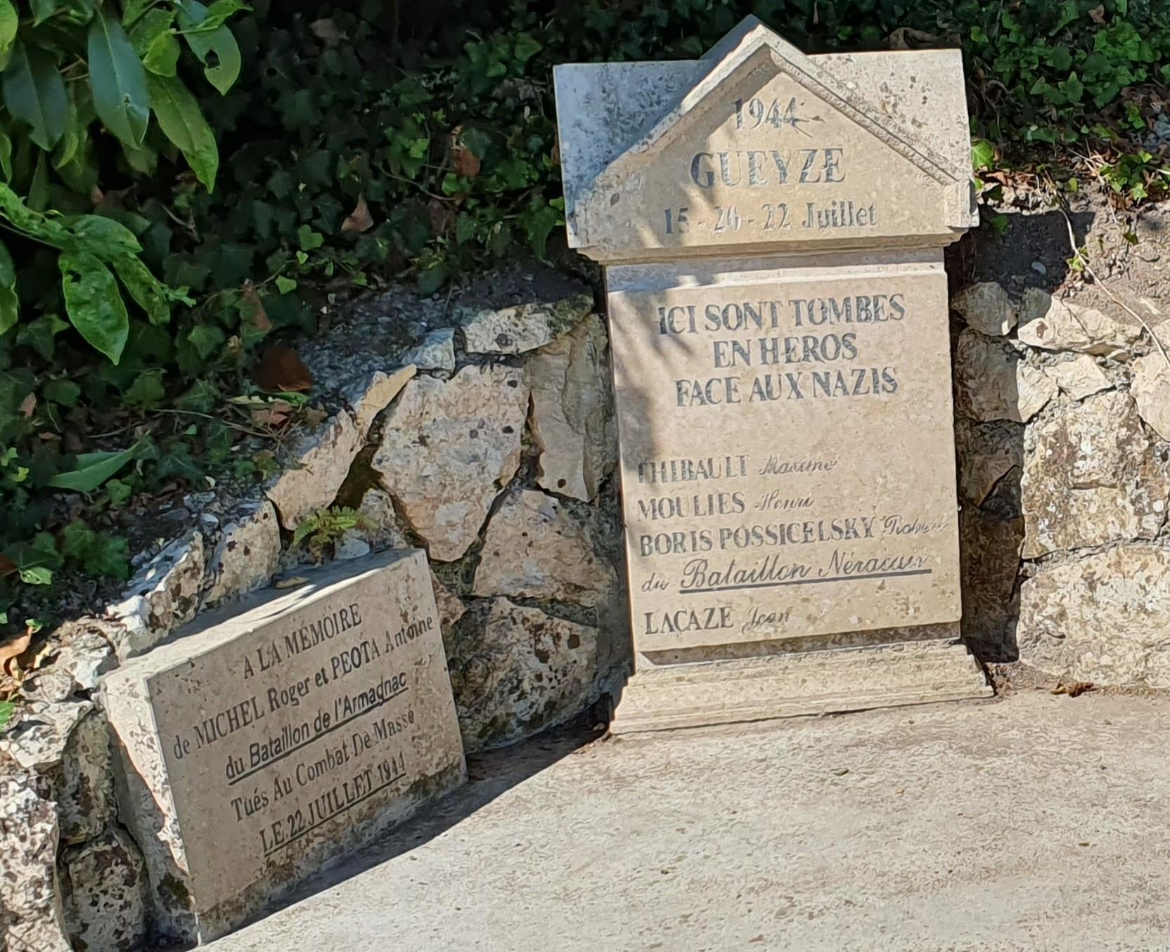 Stèle de Bourbout à Gueyze (photo K. Senez)