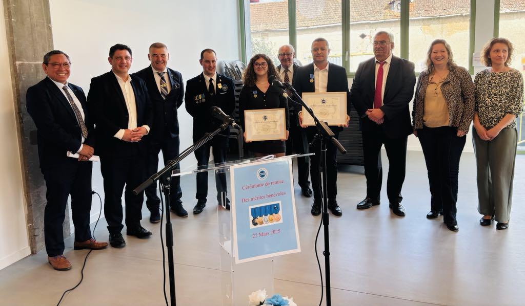 Lucie Choupe avec les autorités du Villenevois